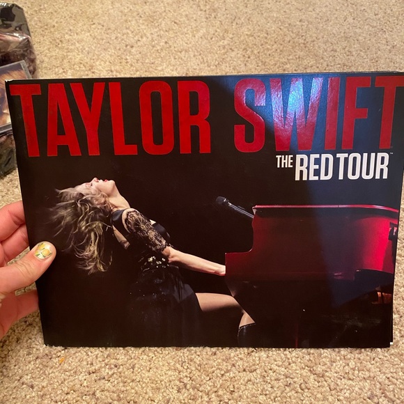 Taylor Swift Red Bundle - Picture 5 of 5